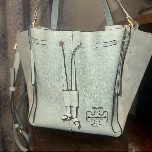 Tory Burch
McGraw Dragonfly Drawstring Bag - Picture 2 of 6